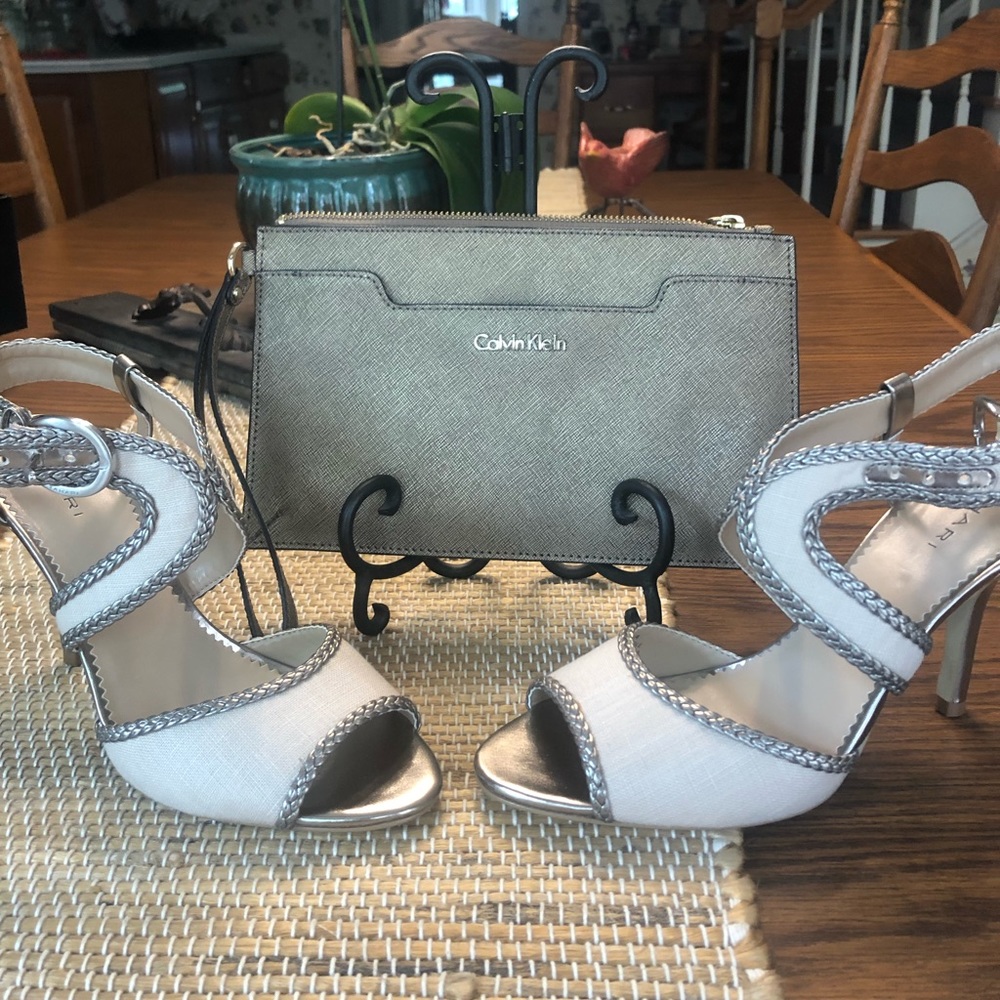 Tahari Ivory & Bronze Heels